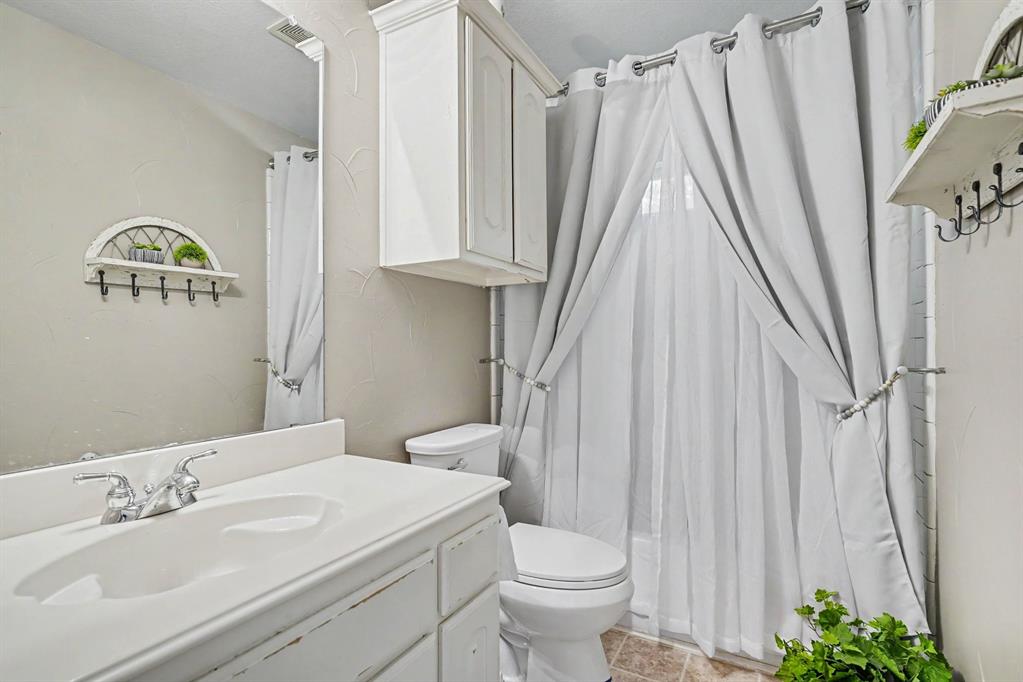 5520 Champlain Drive Property Photo 27