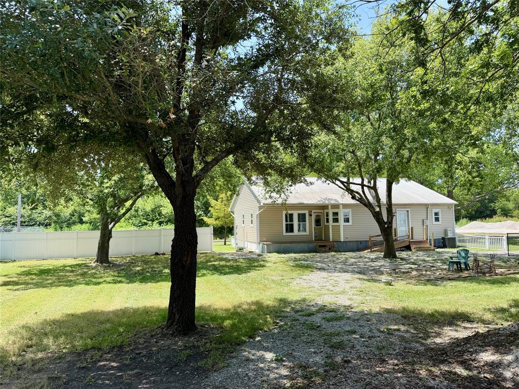 100 E Austin Street Property Photo 1