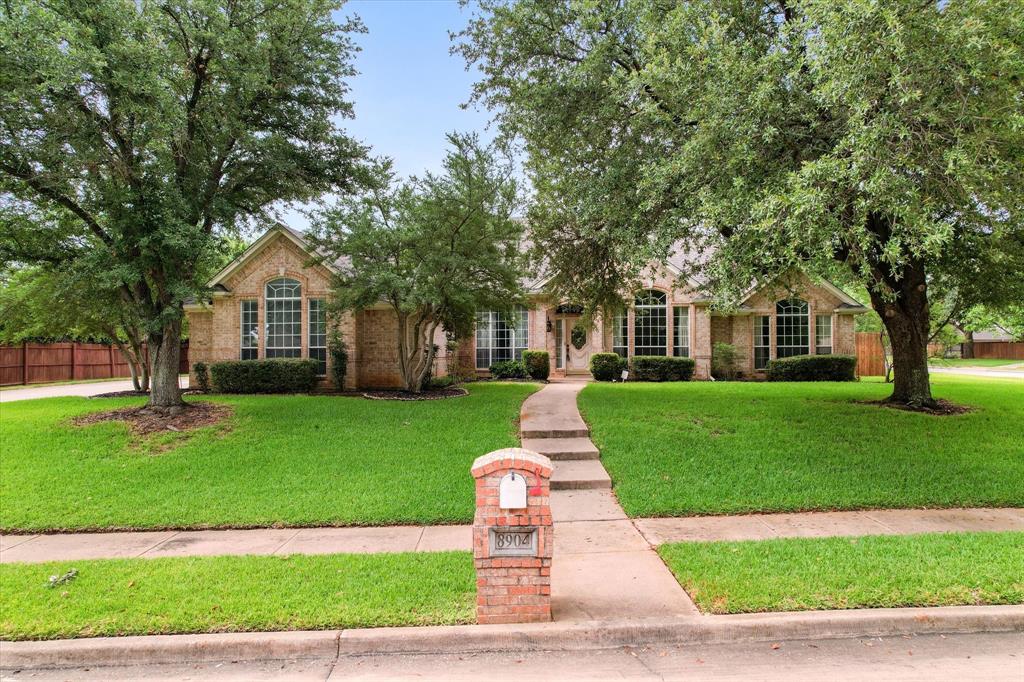8904 Thornway Drive Property Photo 4