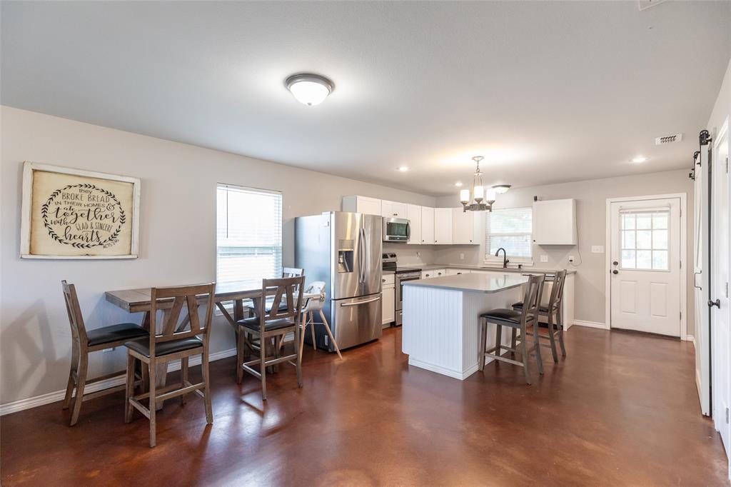 202 Greenmeadow Lane Property Photo 6