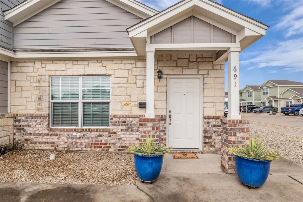 691 Park Street Property Photo 1