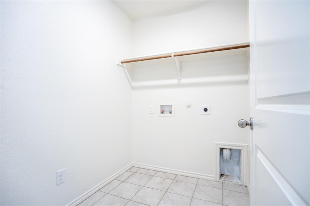 709 Alton Drive Property Photo 4