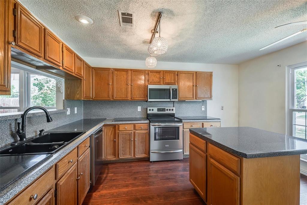 6304 Brookcrest Drive Property Photo 7