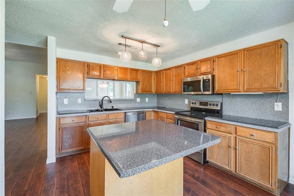 6304 Brookcrest Drive Property Photo 8