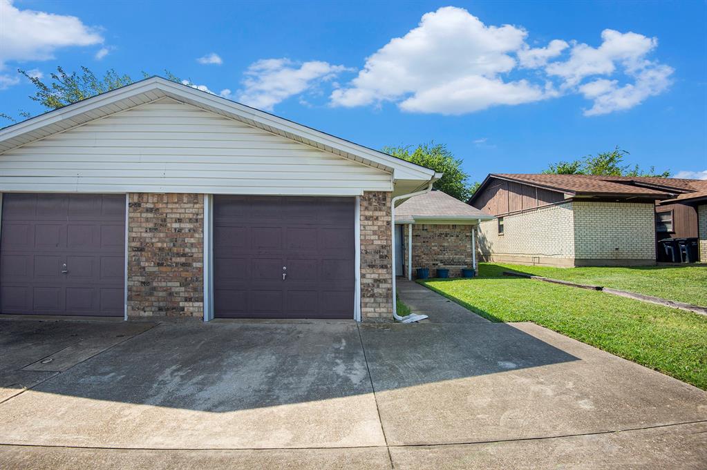 6819 W Cleburne Road Property Photo 1