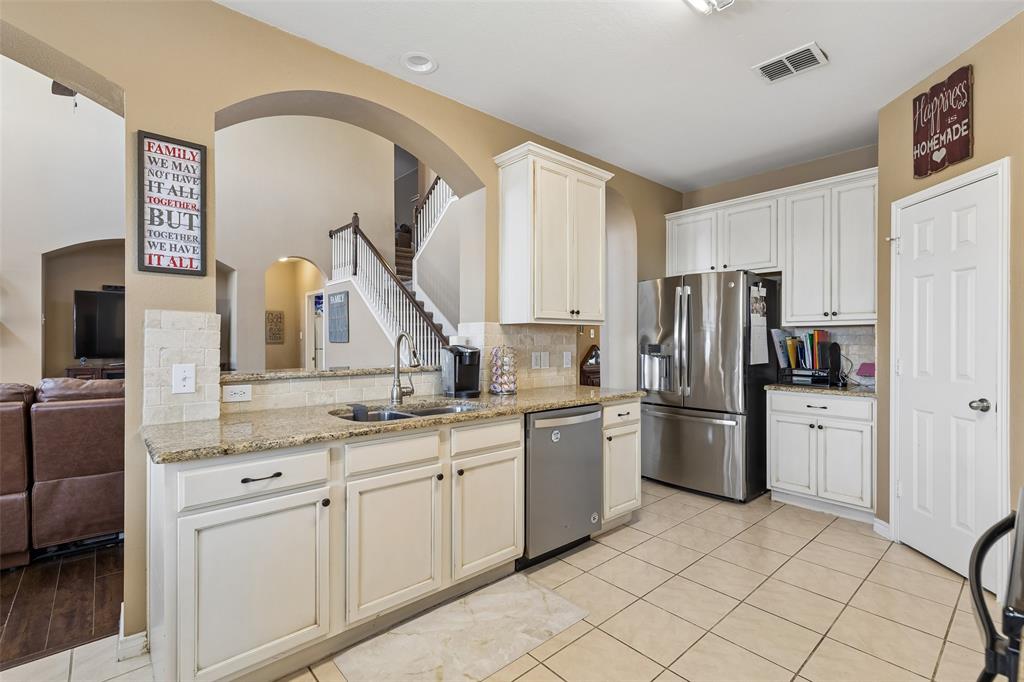 468 Willowlake Drive Property Photo 4