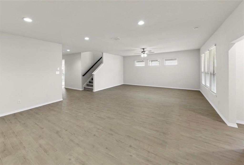 2112 Sesaro Drive Property Photo 3