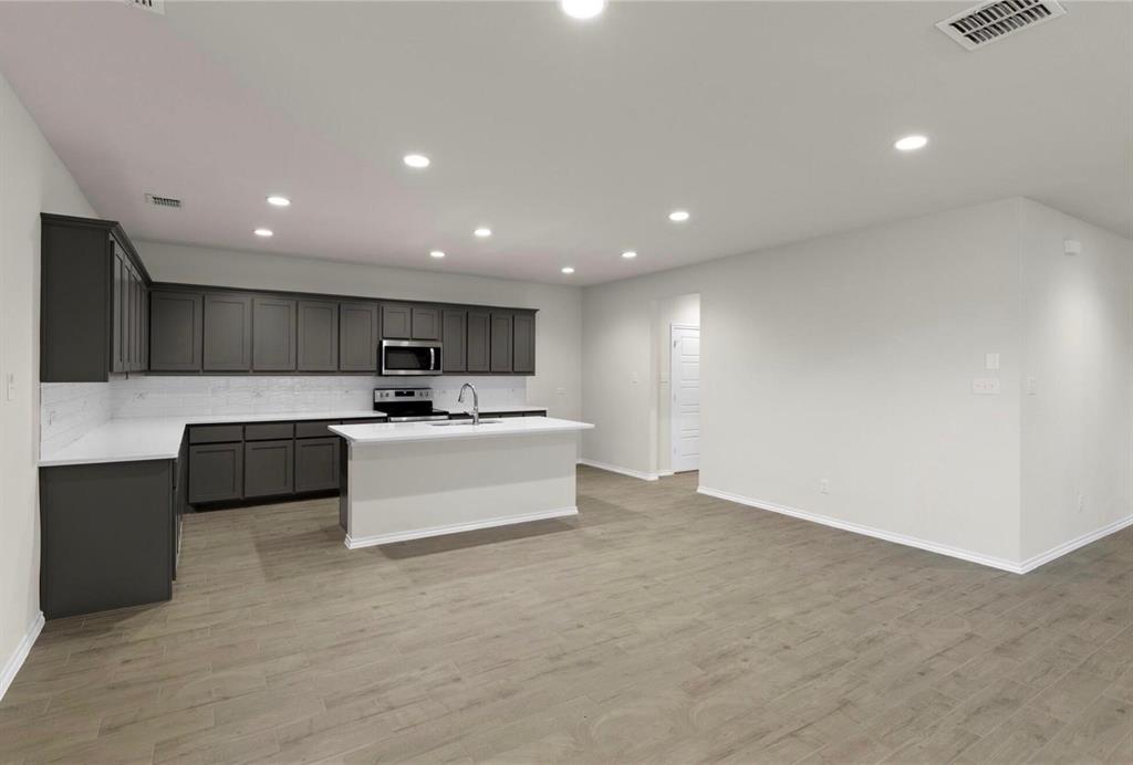 2112 Sesaro Drive Property Photo 4