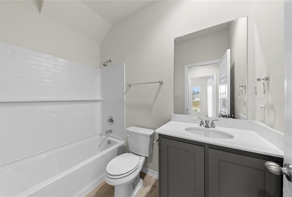 2112 Sesaro Drive Property Photo 7