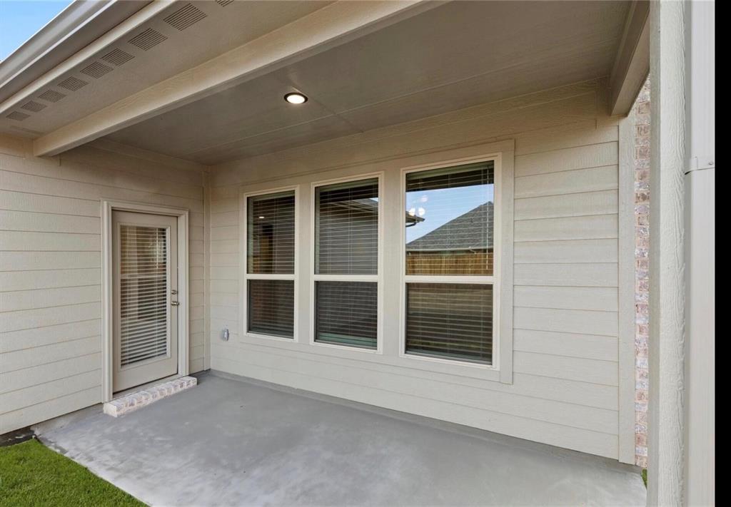 2112 Sesaro Drive Property Photo 16