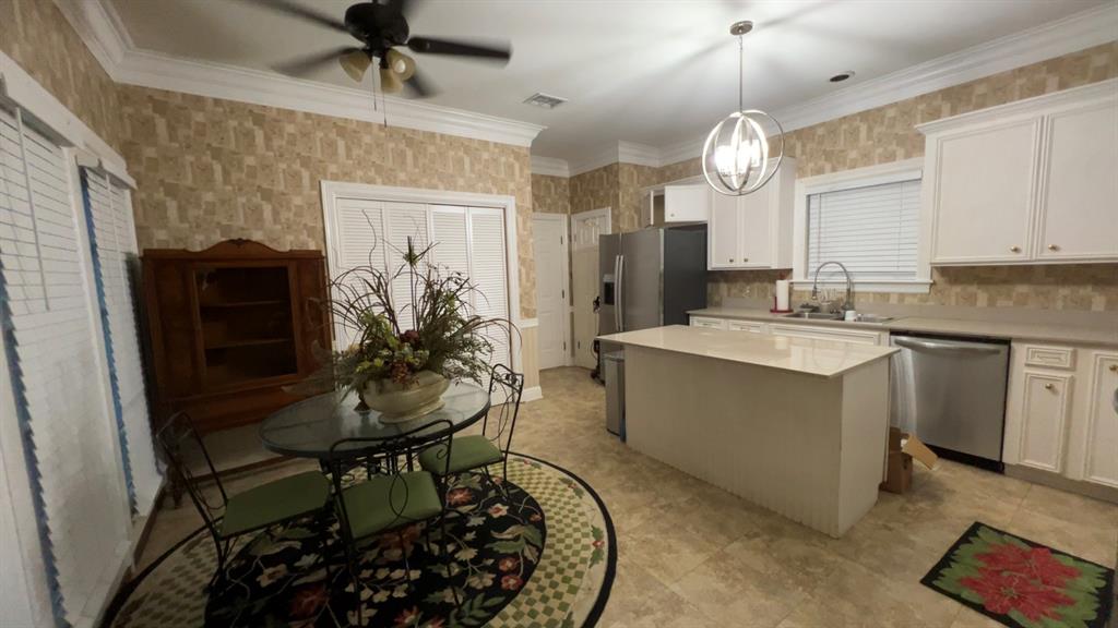 608 Linden Street Property Photo 4