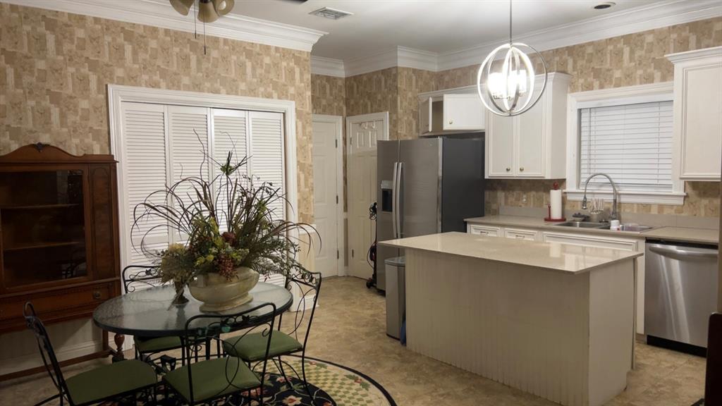 608 Linden Street Property Photo 5