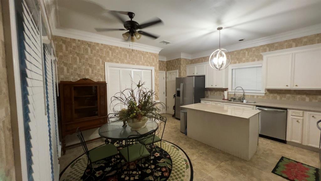 608 Linden Street Property Photo 6