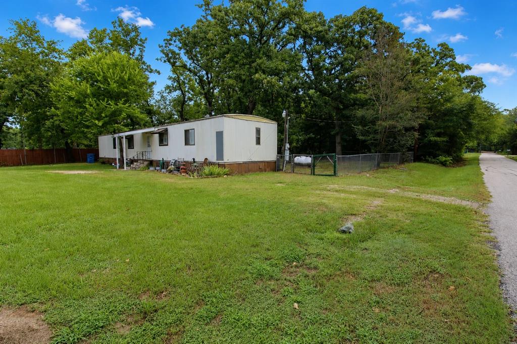921 Crown Drive Property Photo 2