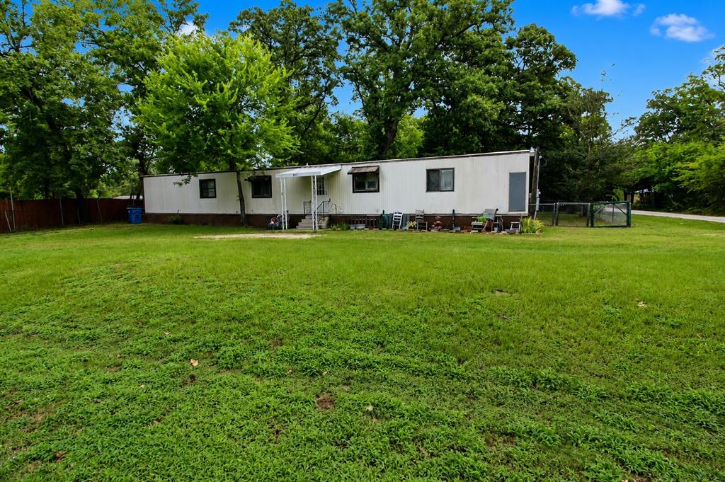 921 Crown Drive Property Photo 3