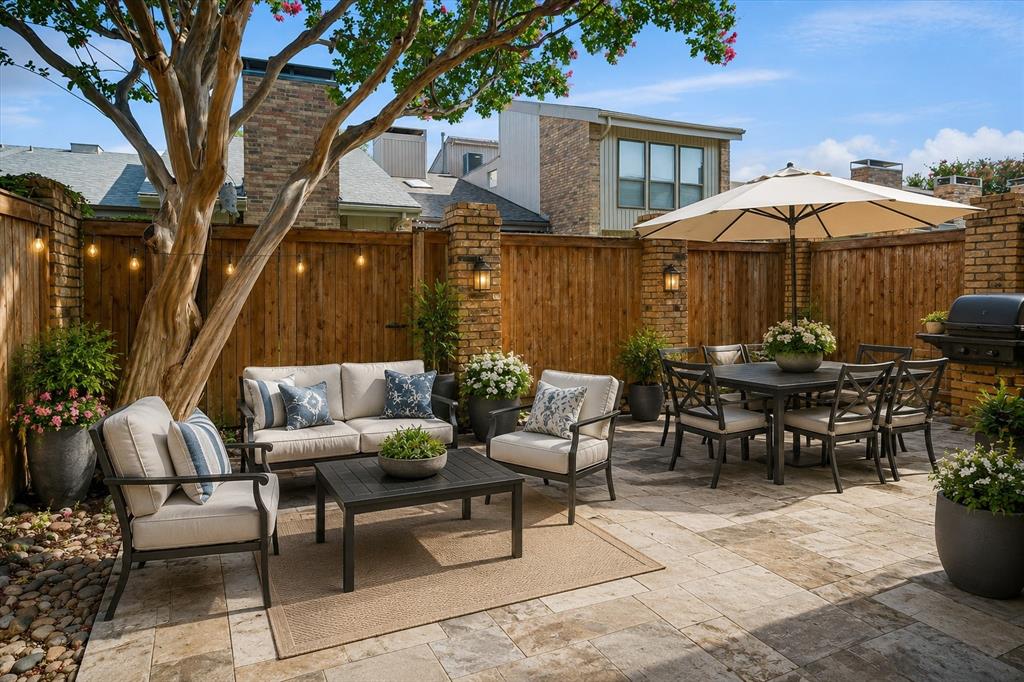 12332 Montego Plaza Property Photo 4