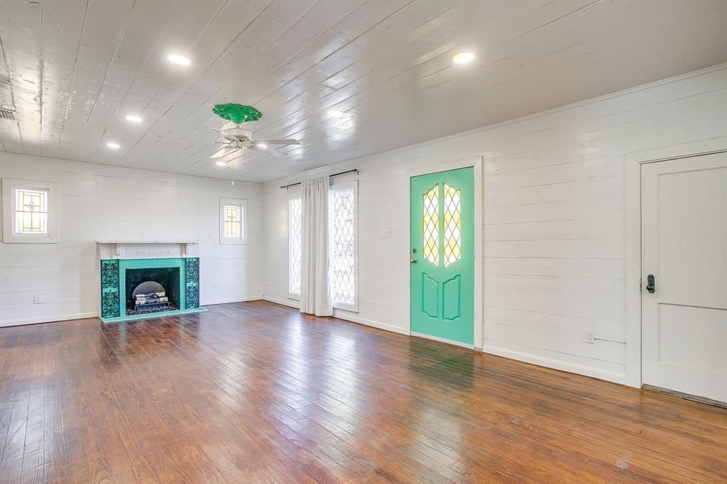 619 W Live Oak Street Property Photo 1