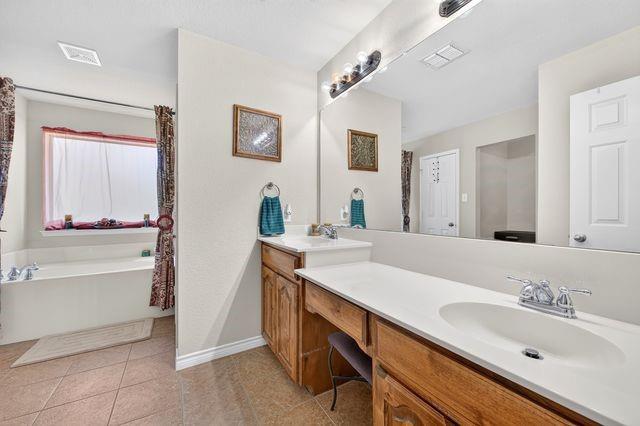 804 Bur Oak Drive Property Photo 5