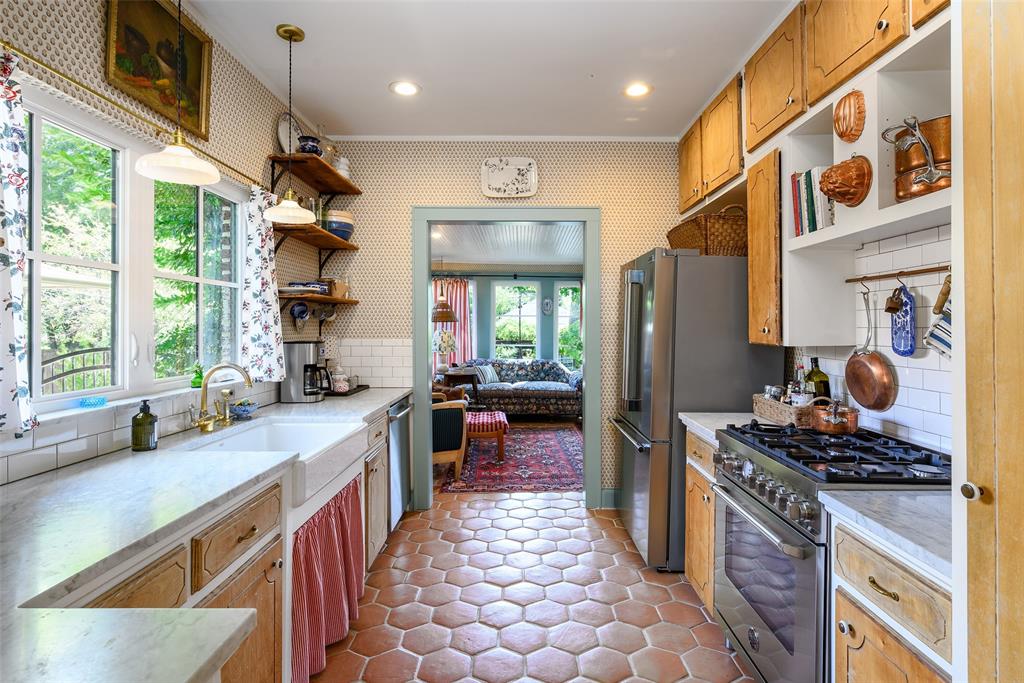 1144 N Windomere Avenue Property Photo 12