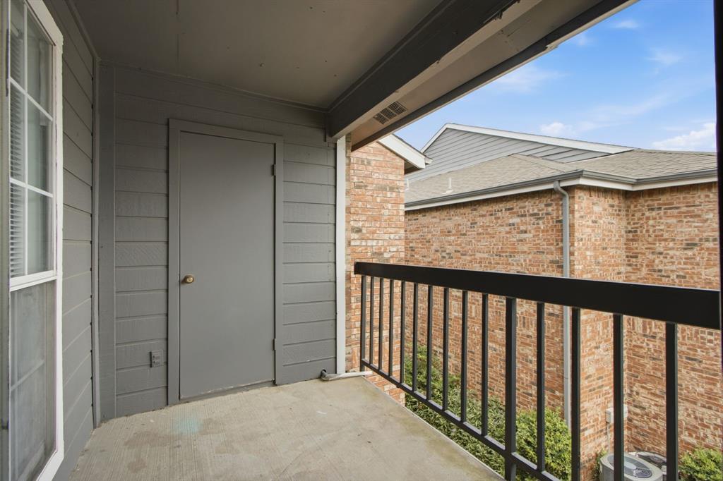 18333 Roehampton Drive 1323 Property Photo 10