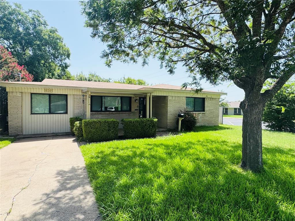 816 Lakeside Drive Property Photo 1