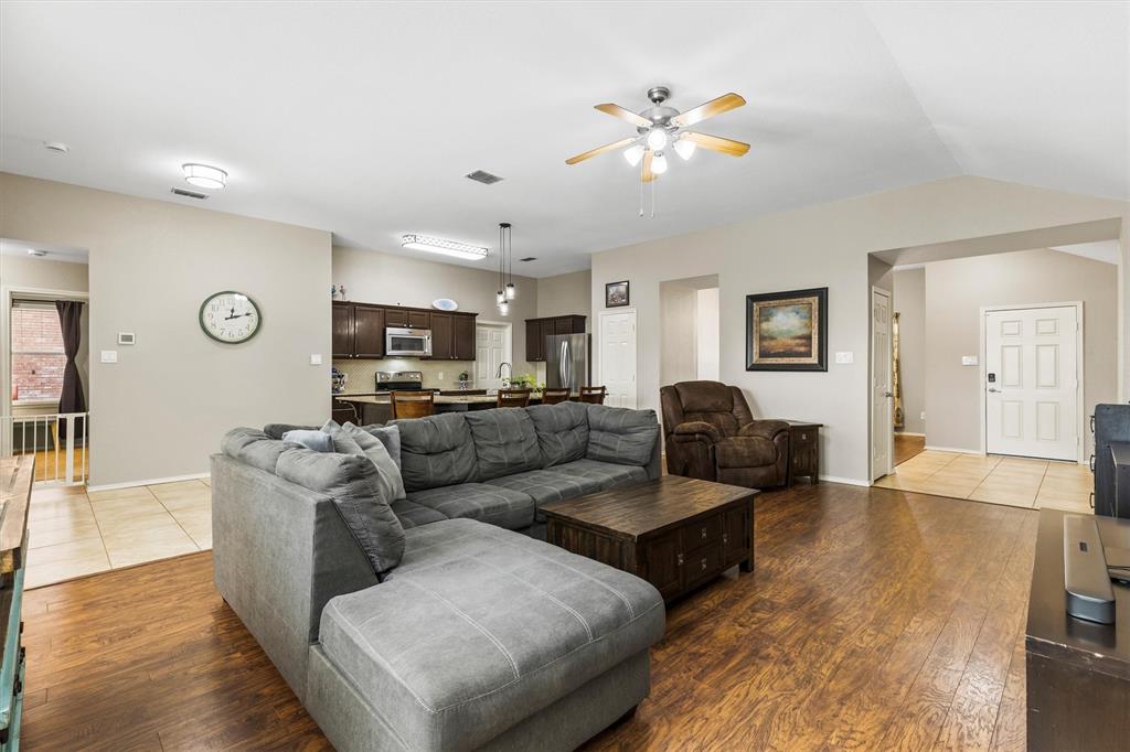 2015 Highland Drive Property Photo 6