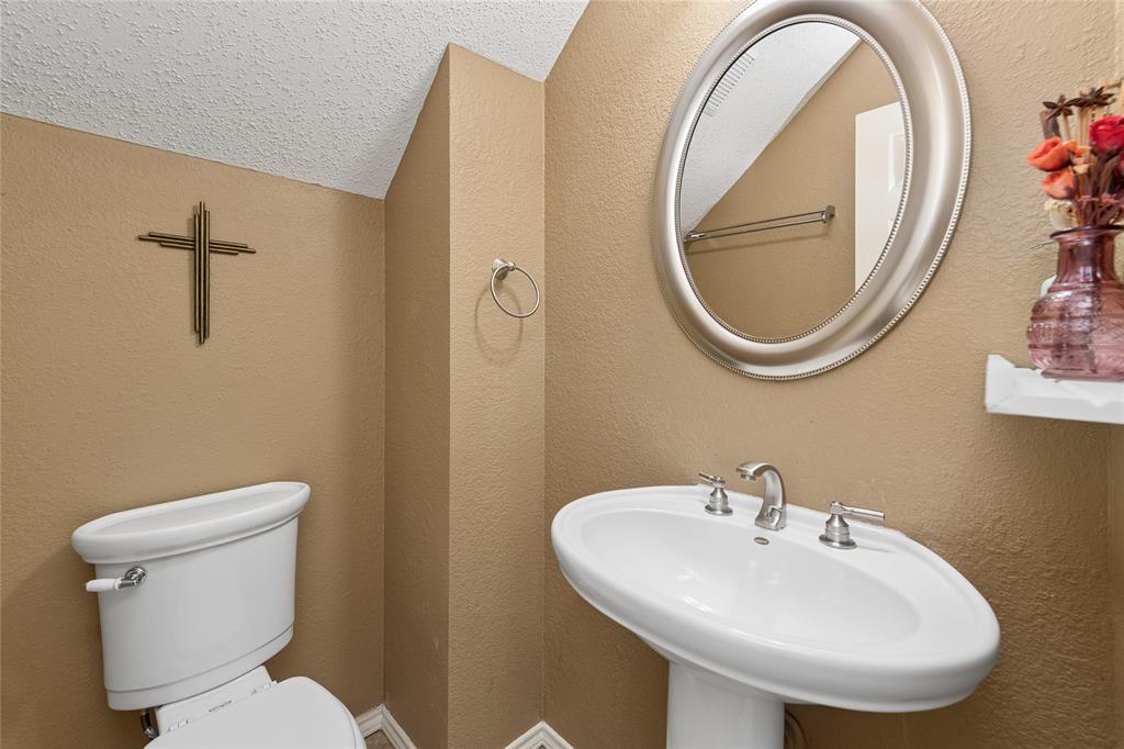 4202 Timberglen Road Property Photo 8