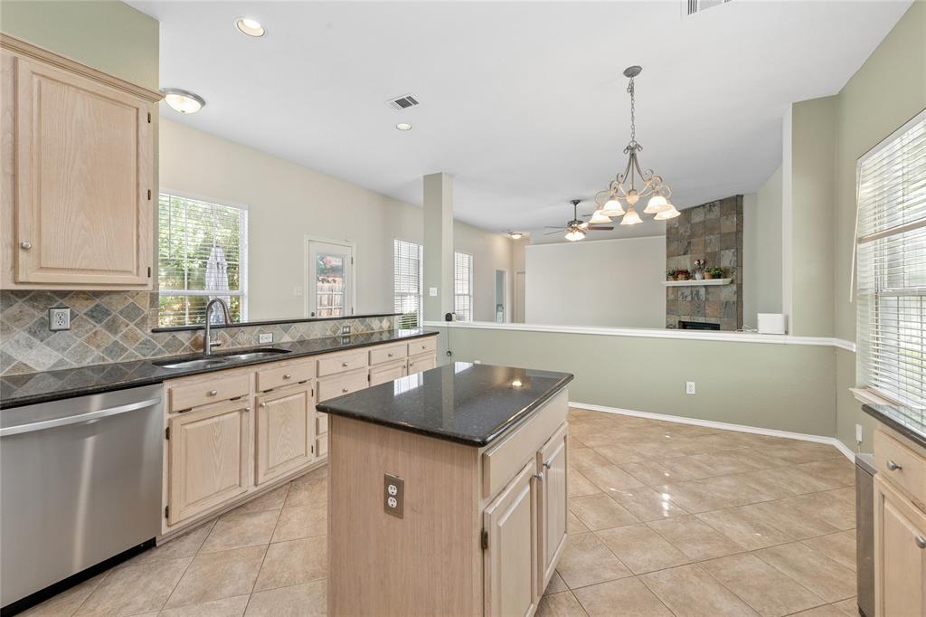 4202 Timberglen Road Property Photo 10