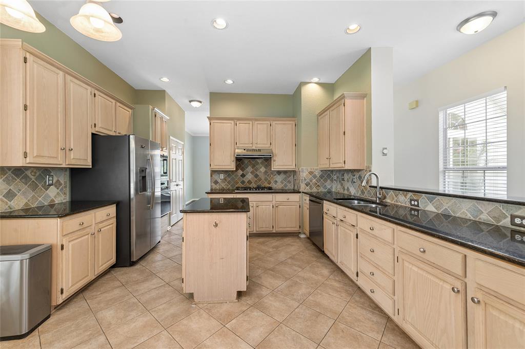 4202 Timberglen Road Property Photo 11