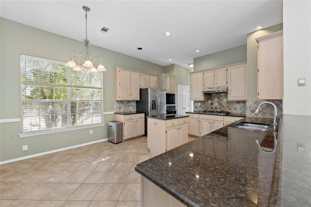 4202 Timberglen Road Property Photo 12