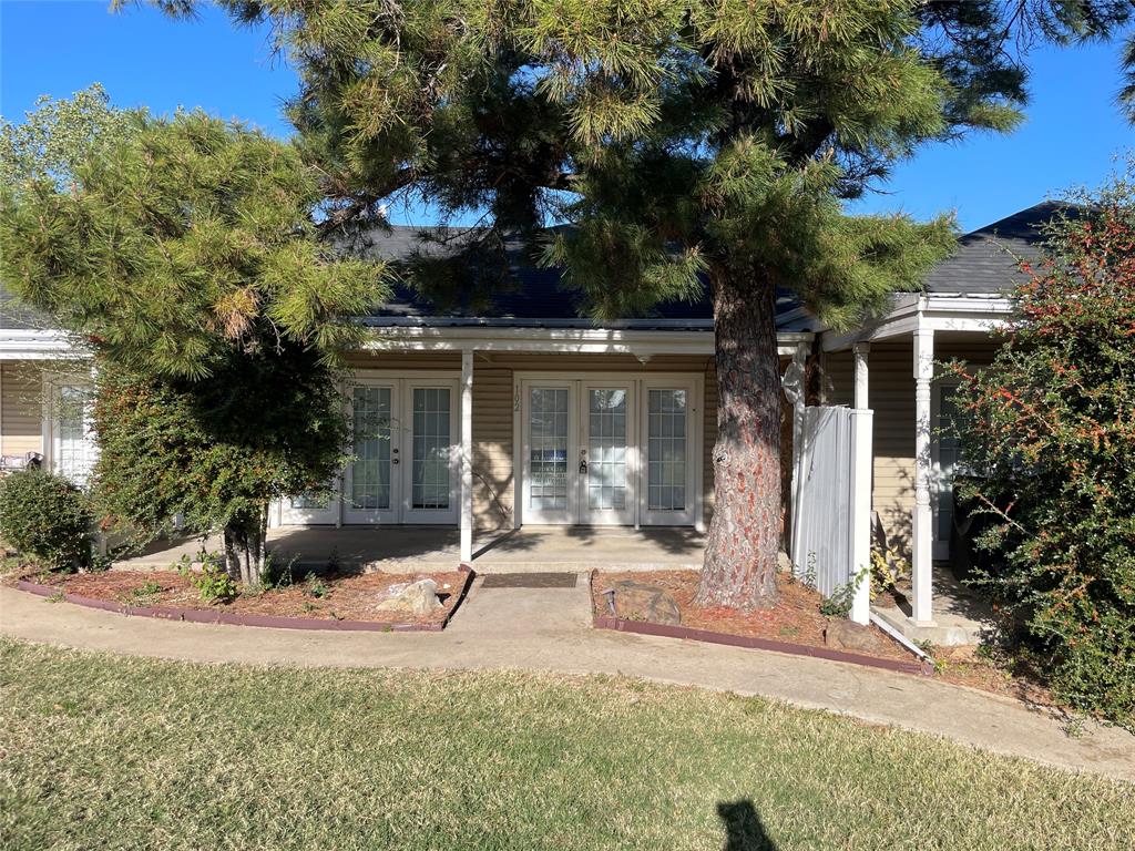 61 Runaway Bay Drive 102a Property Photo 1