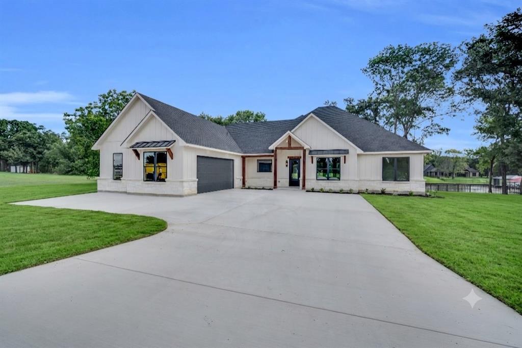 1071 Trumbull Property Photo 1