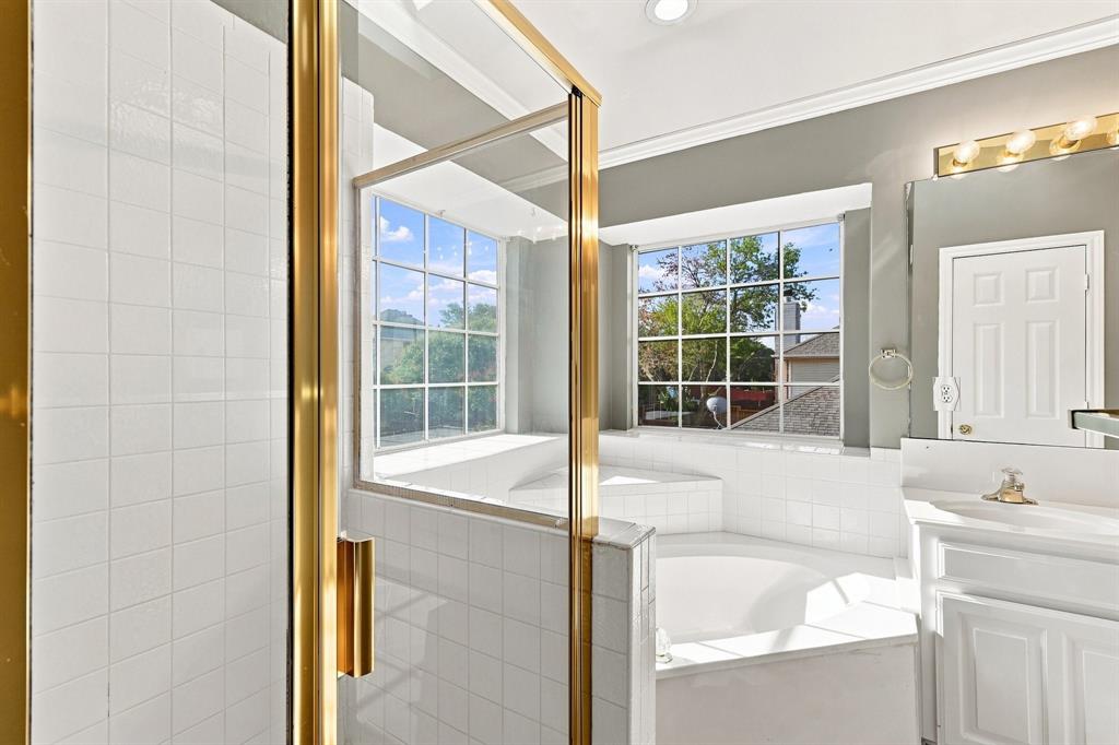 2740 Summertree Drive Property Photo 10