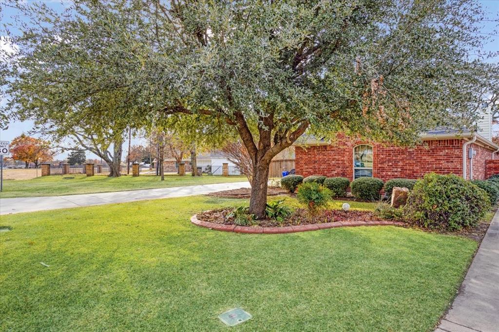 2700 Rex Cruse Drive Property Photo 1