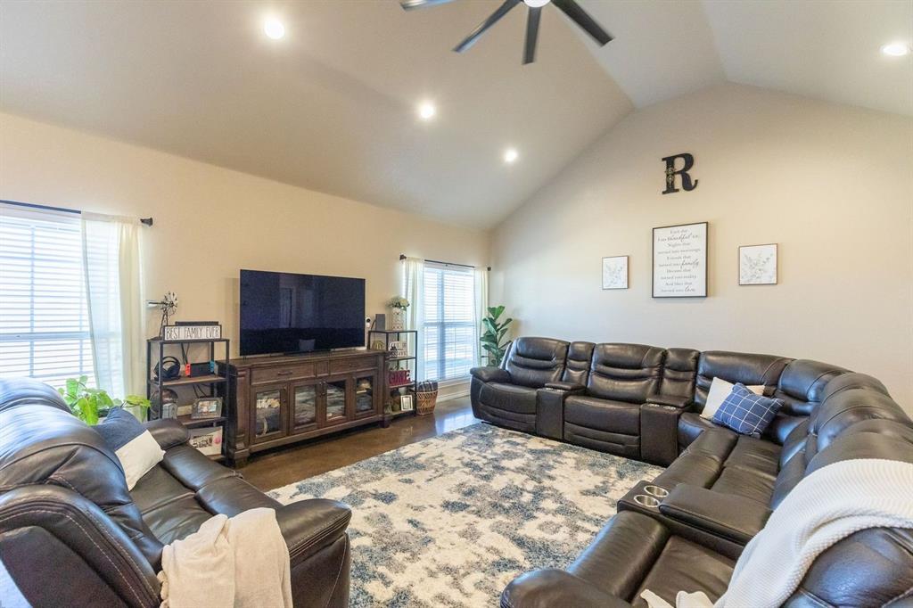 524 Avenue Q Property Photo 4
