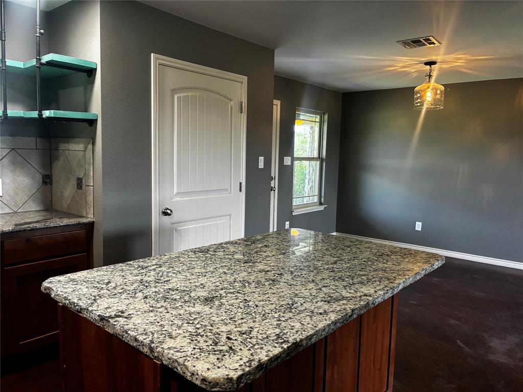 23748 N Us Highway 281 Property Photo 16
