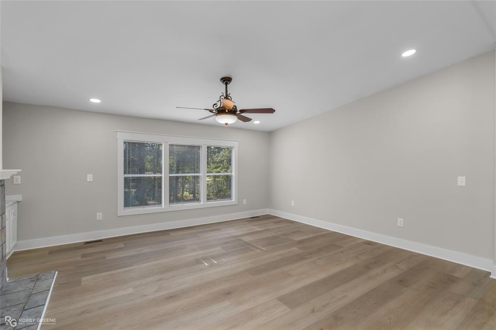 109 Amy Lane Property Photo 4