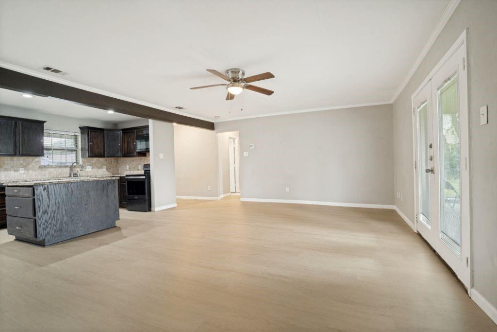 2426 Whit Drive Property Photo 8