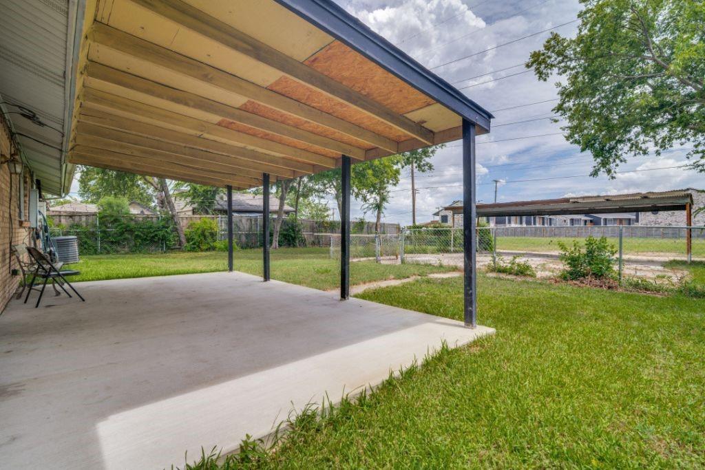 2426 Whit Drive Property Photo 18