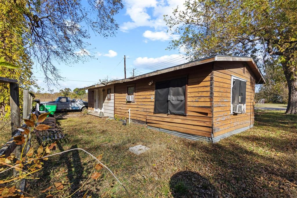 625 Denison Street Property Photo 6