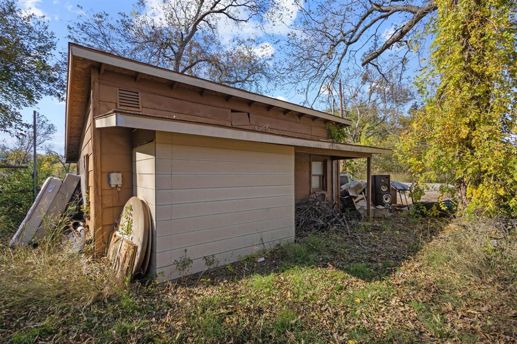 625 Denison Street Property Photo 7