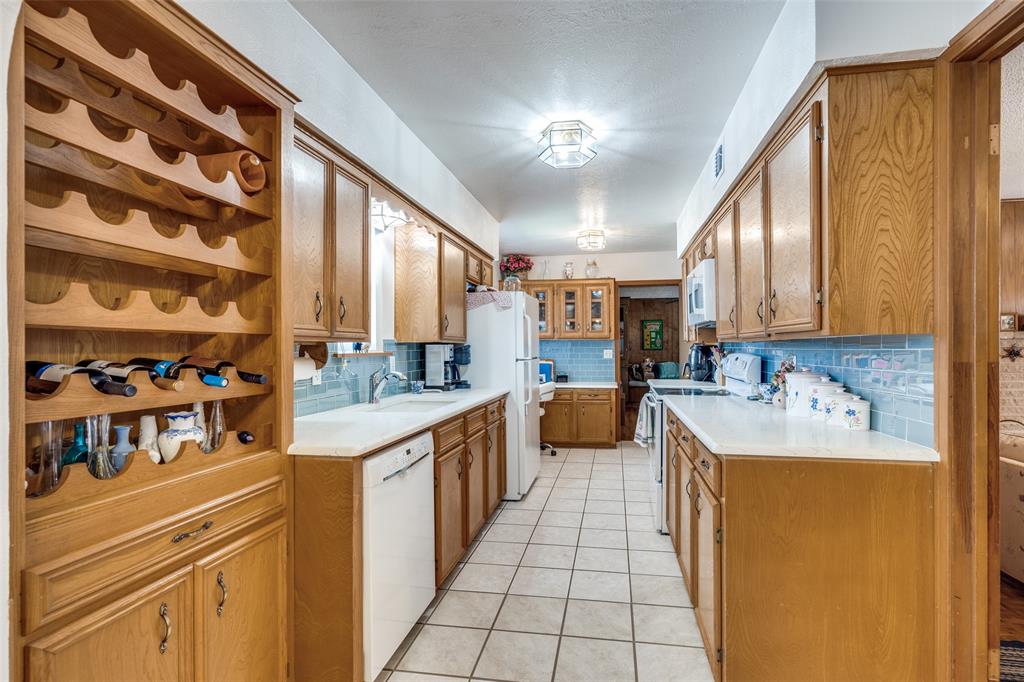 722 Westover Drive Property Photo 3