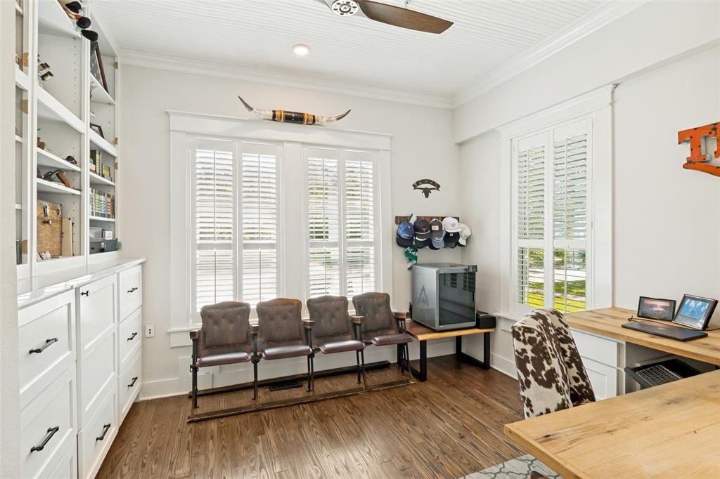 909 Woodlawn Avenue Property Photo 10