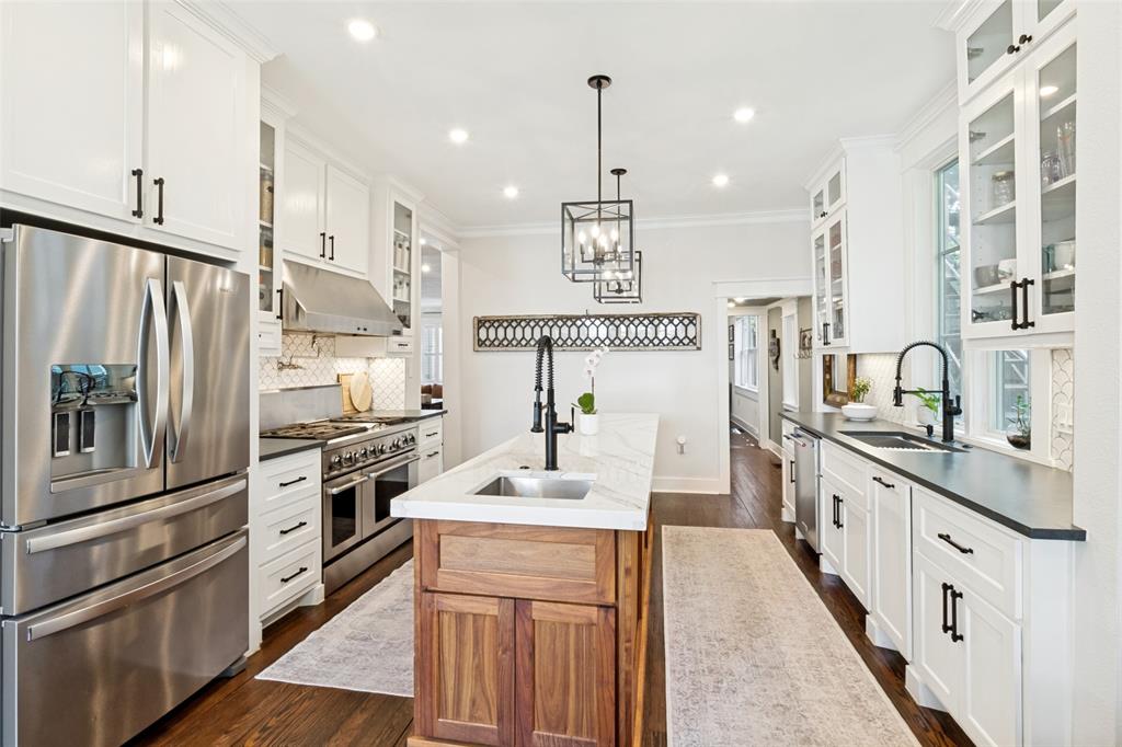 909 Woodlawn Avenue Property Photo 12