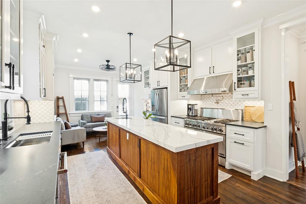 909 Woodlawn Avenue Property Photo 13