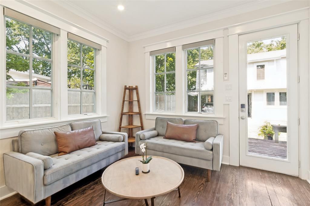 909 Woodlawn Avenue Property Photo 16