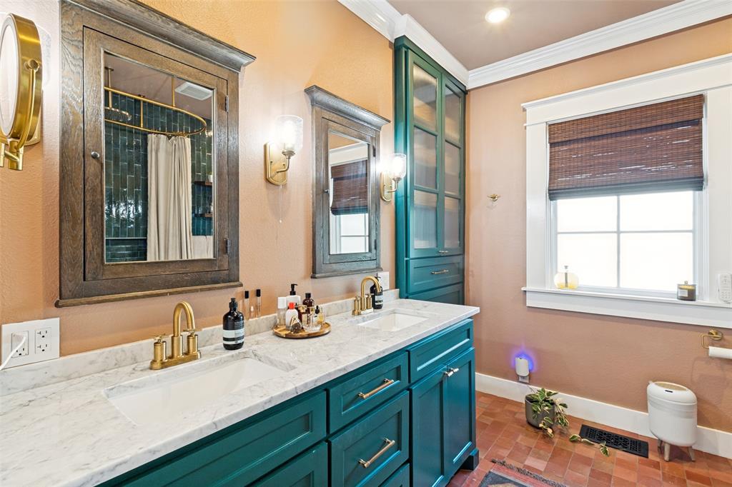 909 Woodlawn Avenue Property Photo 20