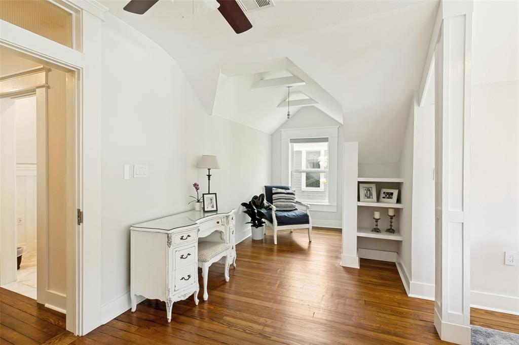 909 Woodlawn Avenue Property Photo 23