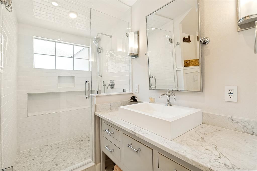 909 Woodlawn Avenue Property Photo 24