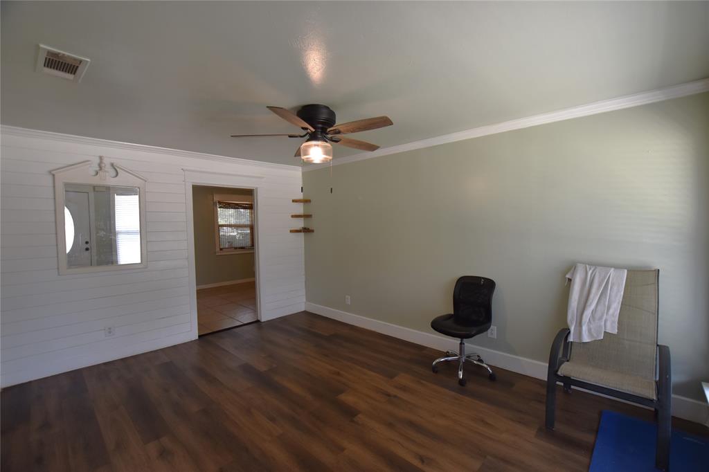 1718 Summit Street Property Photo 2